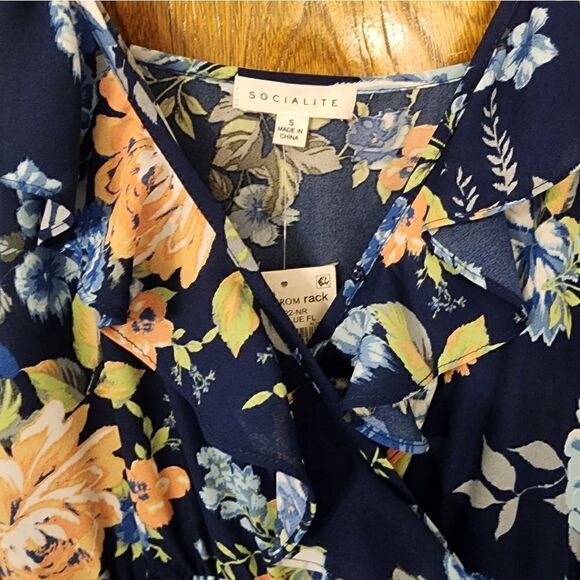 Socialite Ruffle Print Wrap Midi - Picture 4 of 6